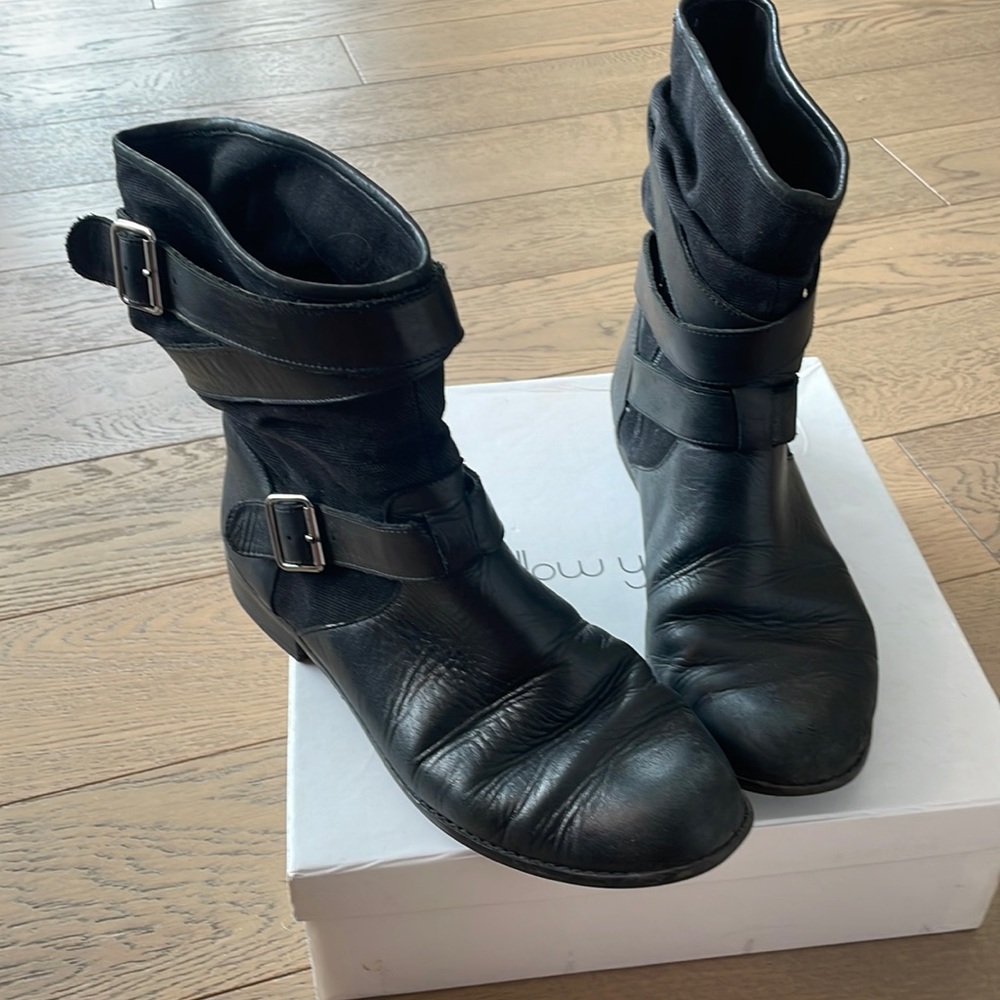 Black mellow yellow boots used size 9.5